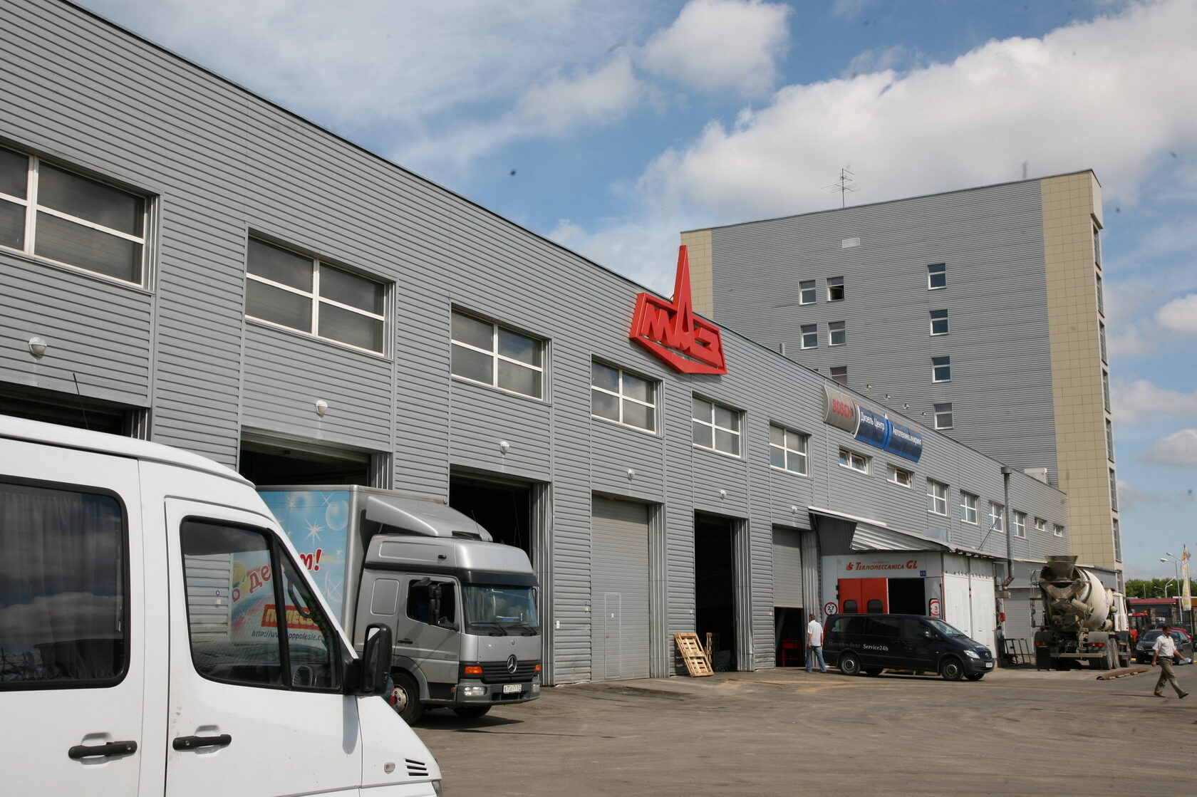 Грузовое СТО (3300 кв.м.)